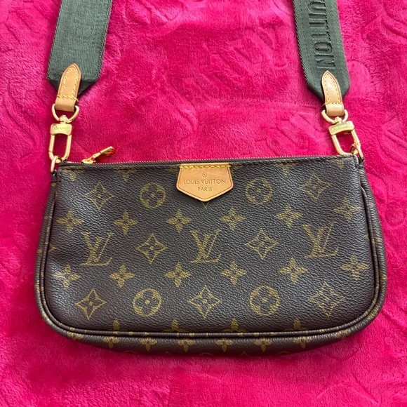 Authentic Louis Vuitton Monogram Pochette Crossbody - Picture 2 of 6